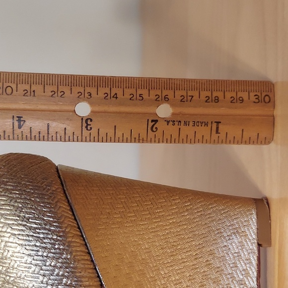 Badgley Mischka Soft Gold Embossed Pattern Leather Wedges Size 8 - Picture 16 of 16